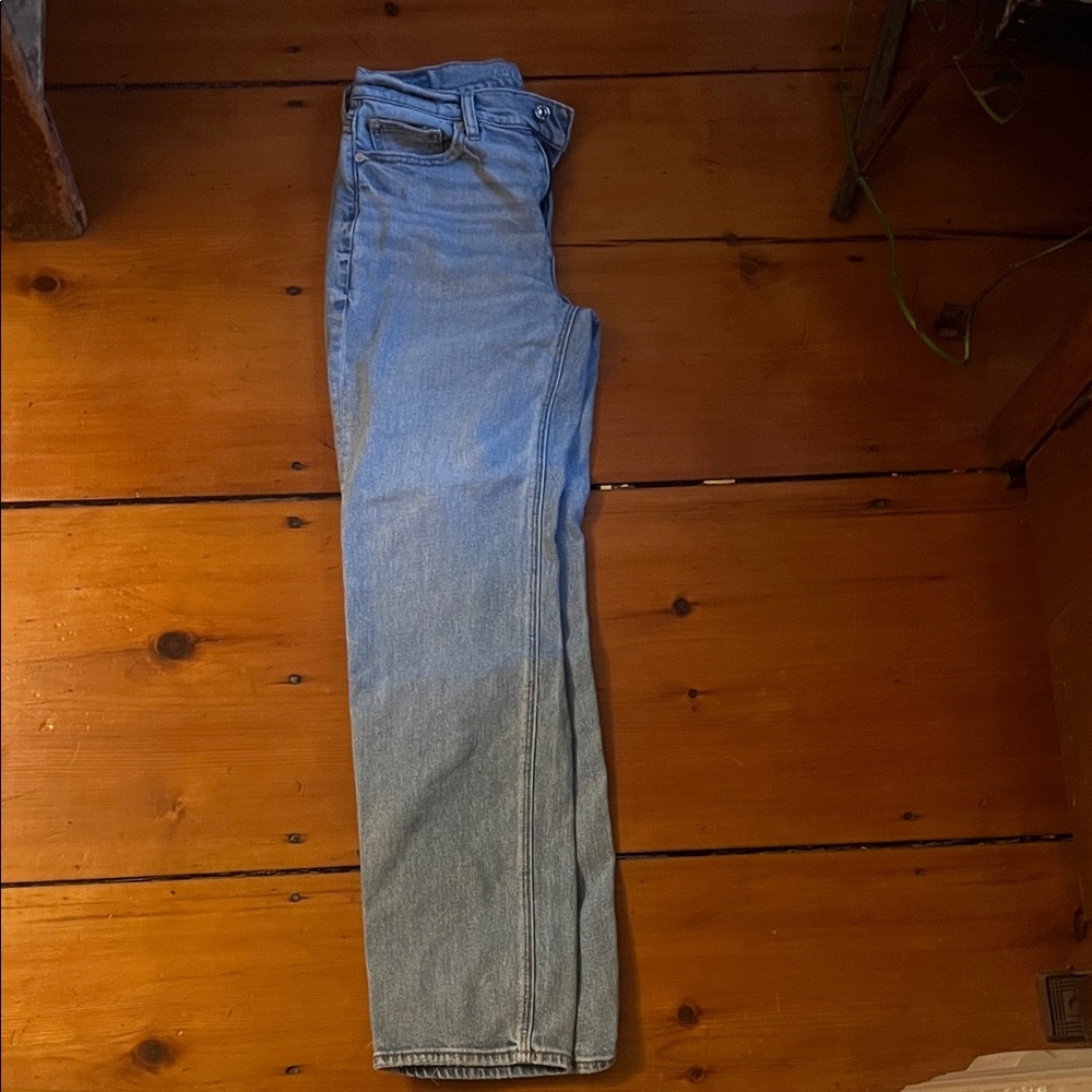 American Eagle Outfitters Light Blue women’s mom jeans